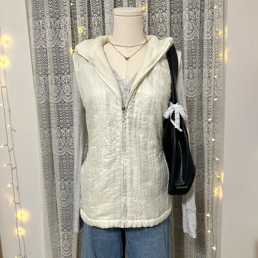 Vintage Northern Reflections White Quilted Puffer Vest with Snowflake Embroidery
